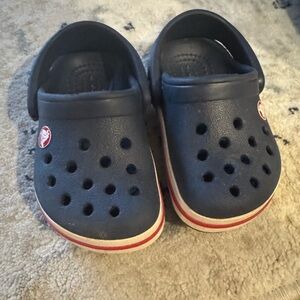 Toddler Crocs- 5/ navy blue/ guc